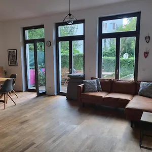 https://helenas-place.find-berlin-hotels.com
